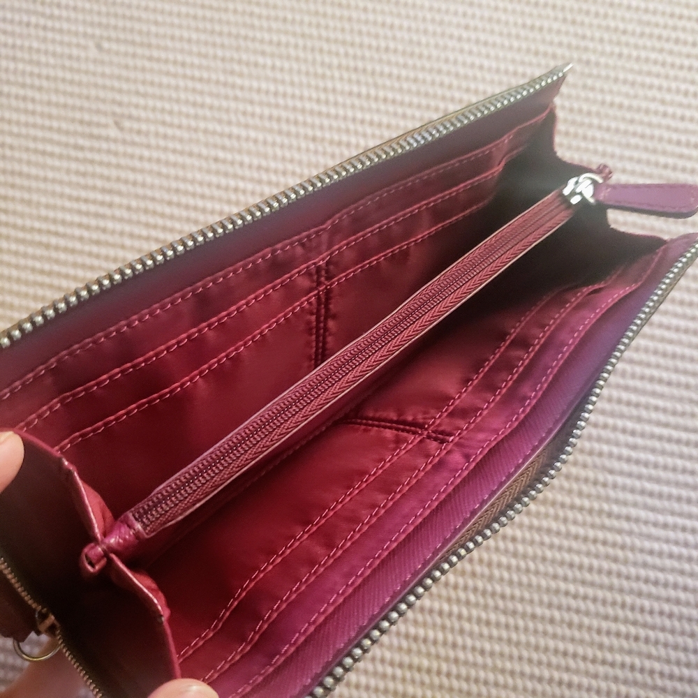 SOLD - Coach Large Peyton Signature Slim Accordion Zip Zippy Wallet - Picture 12 of 14